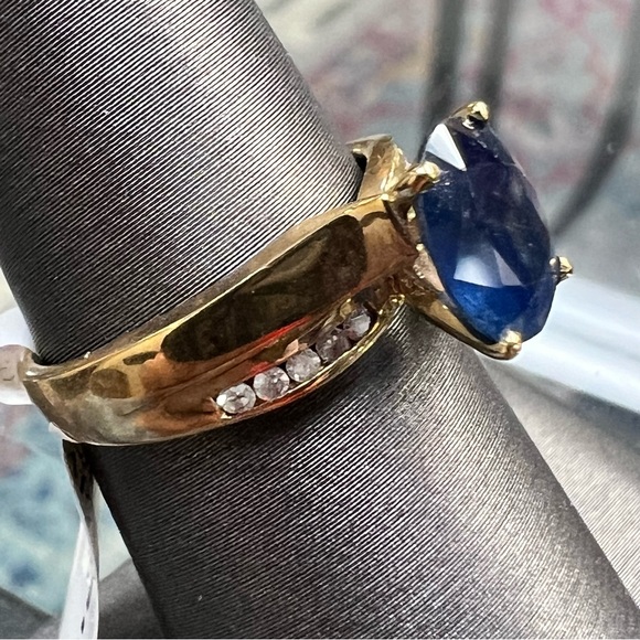 14k Yellow Gold Diamond & Sapphire Ring - Picture 8 of 9